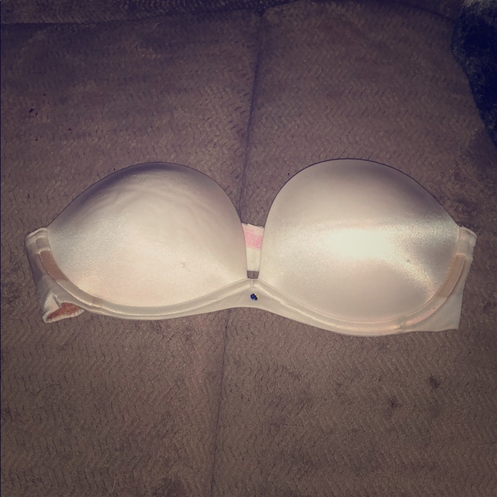 VS padded strapless 32C bra. Only worn once.